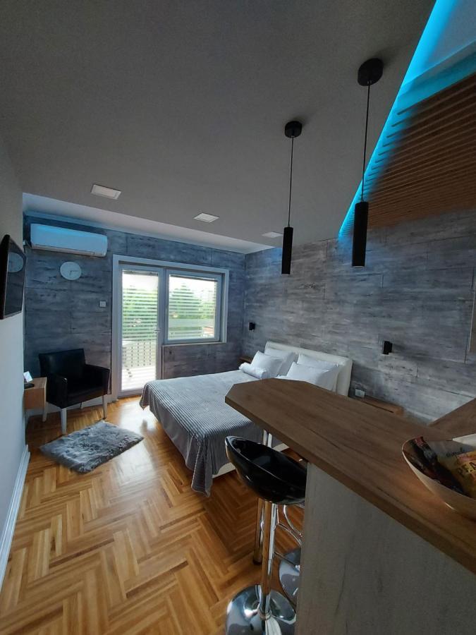 Apartman Studio Milica I Subotica Esterno foto